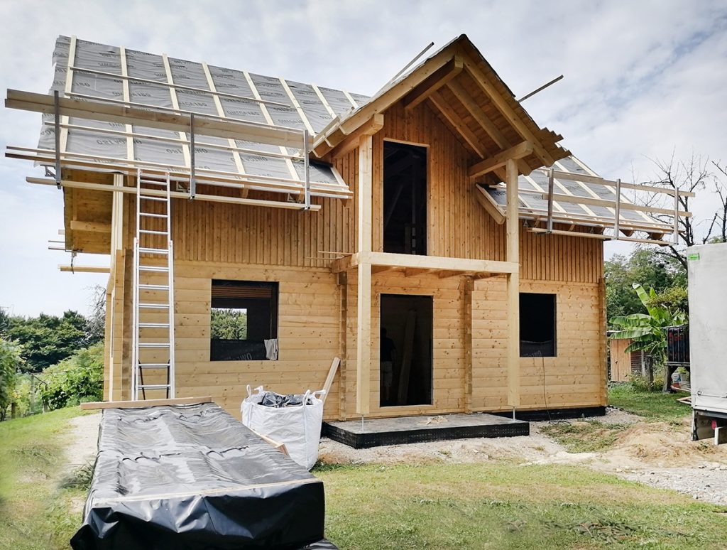 masivna lesena hisa v gorisnici6