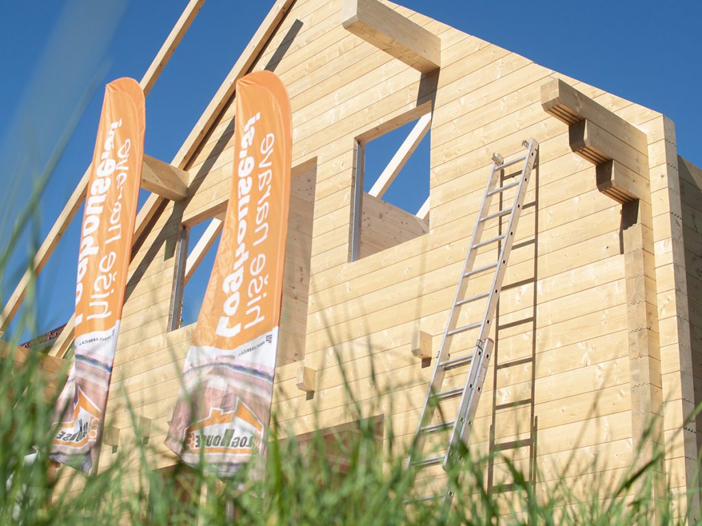 Montaža masivne lesene hiše Loghouse